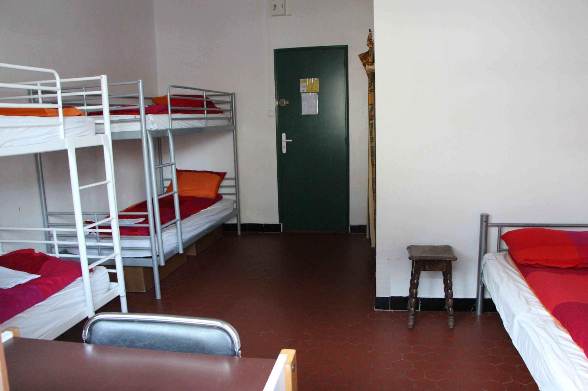 Le Pourquoi Pas Hostel Saint-Lary-Soulan Ruang foto